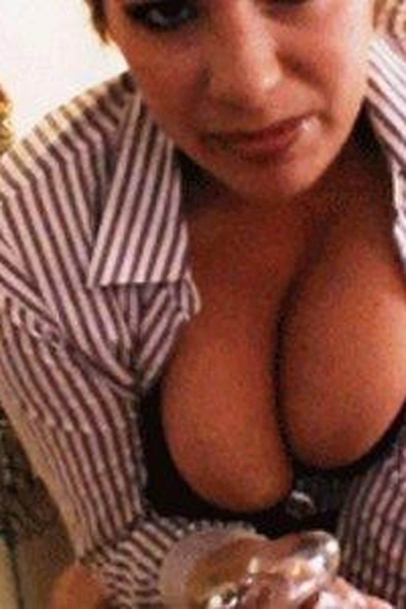 Office Bitch Boy in Chastity - Boss Lady Ava - Screenshot 1 of 4 - Bitch