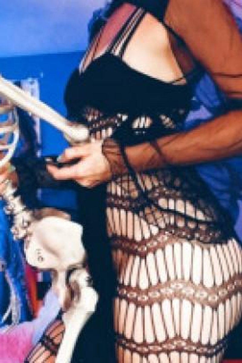 Bone Her - Screenshot 1 of 4 - Cosplay