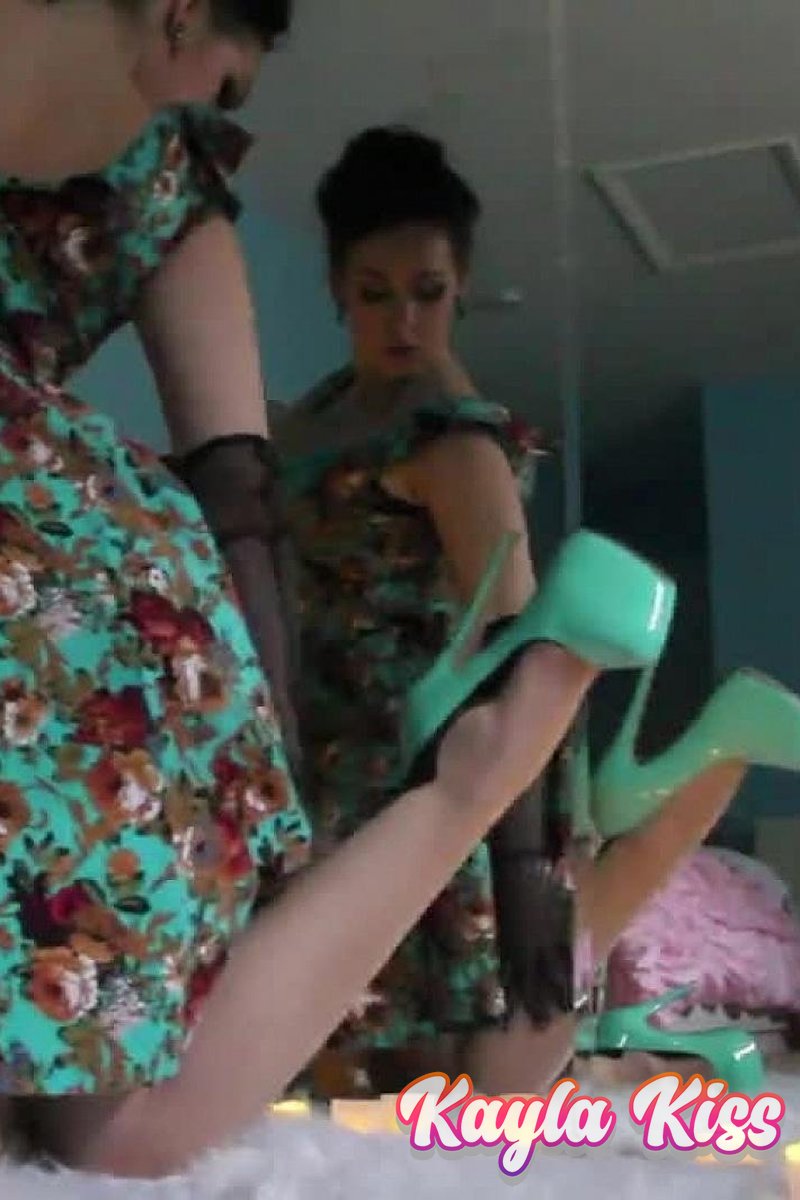 Striptease Rose! - Screenshot 1 of 4 - Leg Stocking Pantyhose Fetish