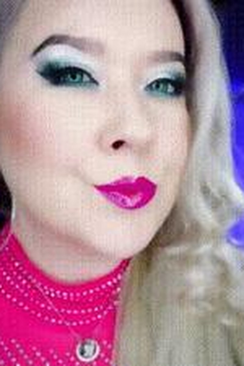 Torn Between Two - Screenshot 1 of 4 - Face Fetish