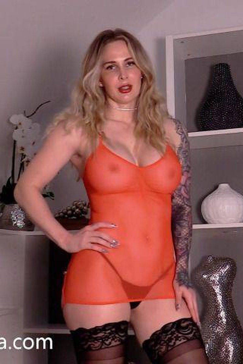 ******** Queen - Screenshot 1 of 4 - Big Tits