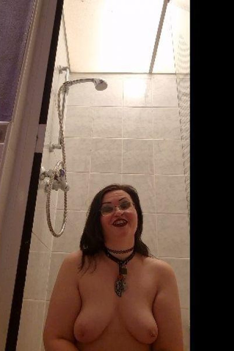 Oh No - Screenshot 1 of 4 - Bondage Collar
