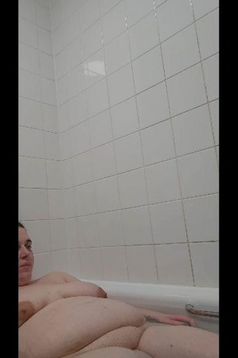 Bath Time - Screenshot 1 of 4 - BBW