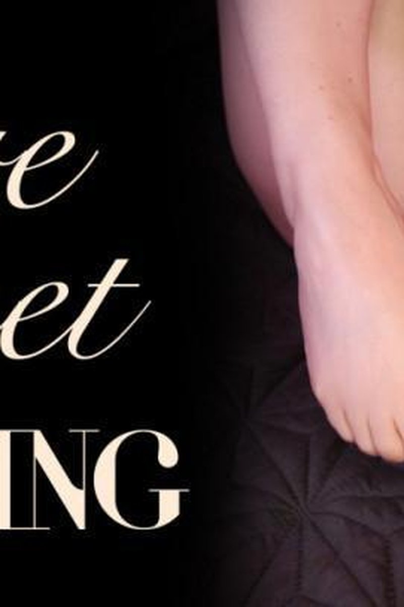 Bare Feet Posing - Screenshot 1 of 4 - Foot Fetish