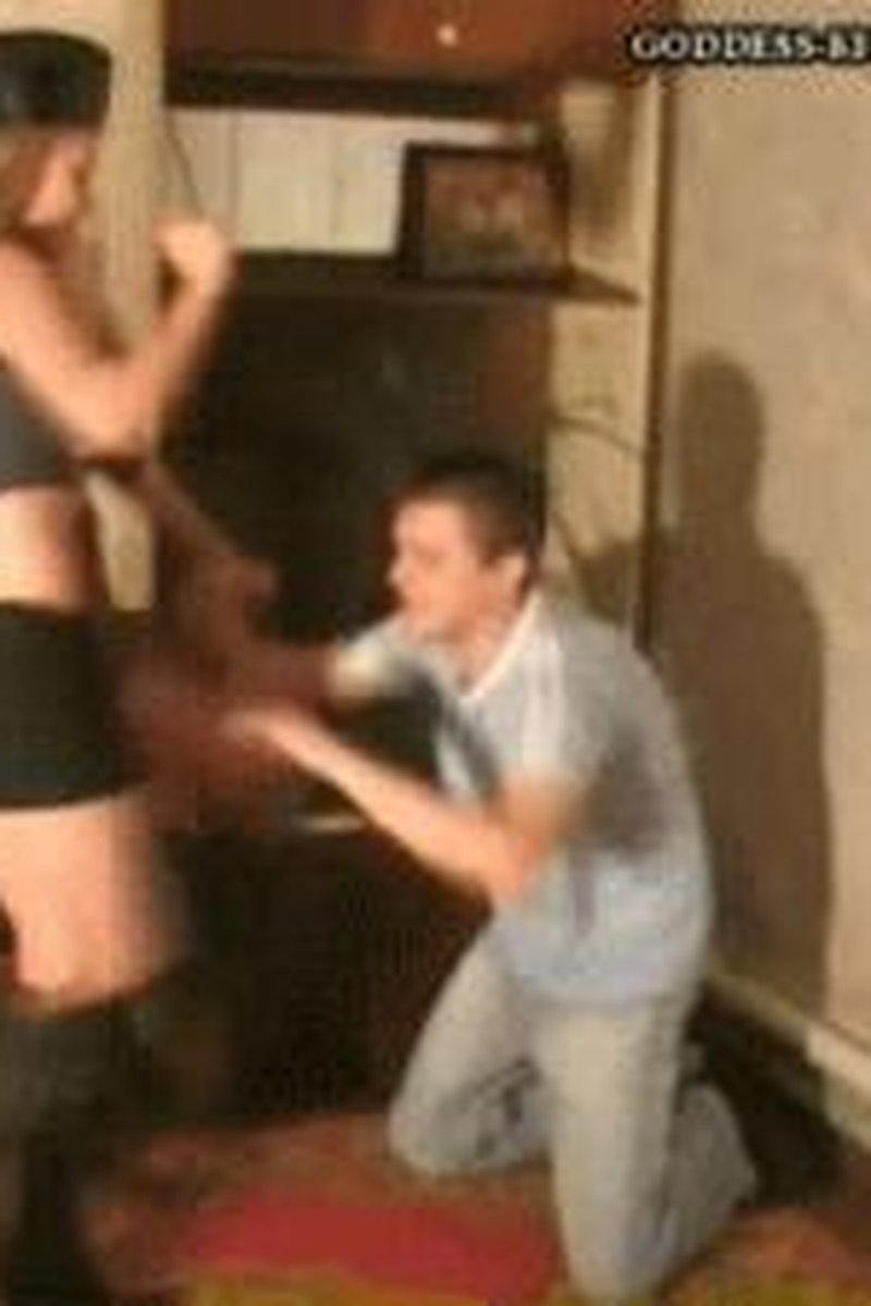Ballbusting Girls - Screenshot 1 of 4 - Femdom