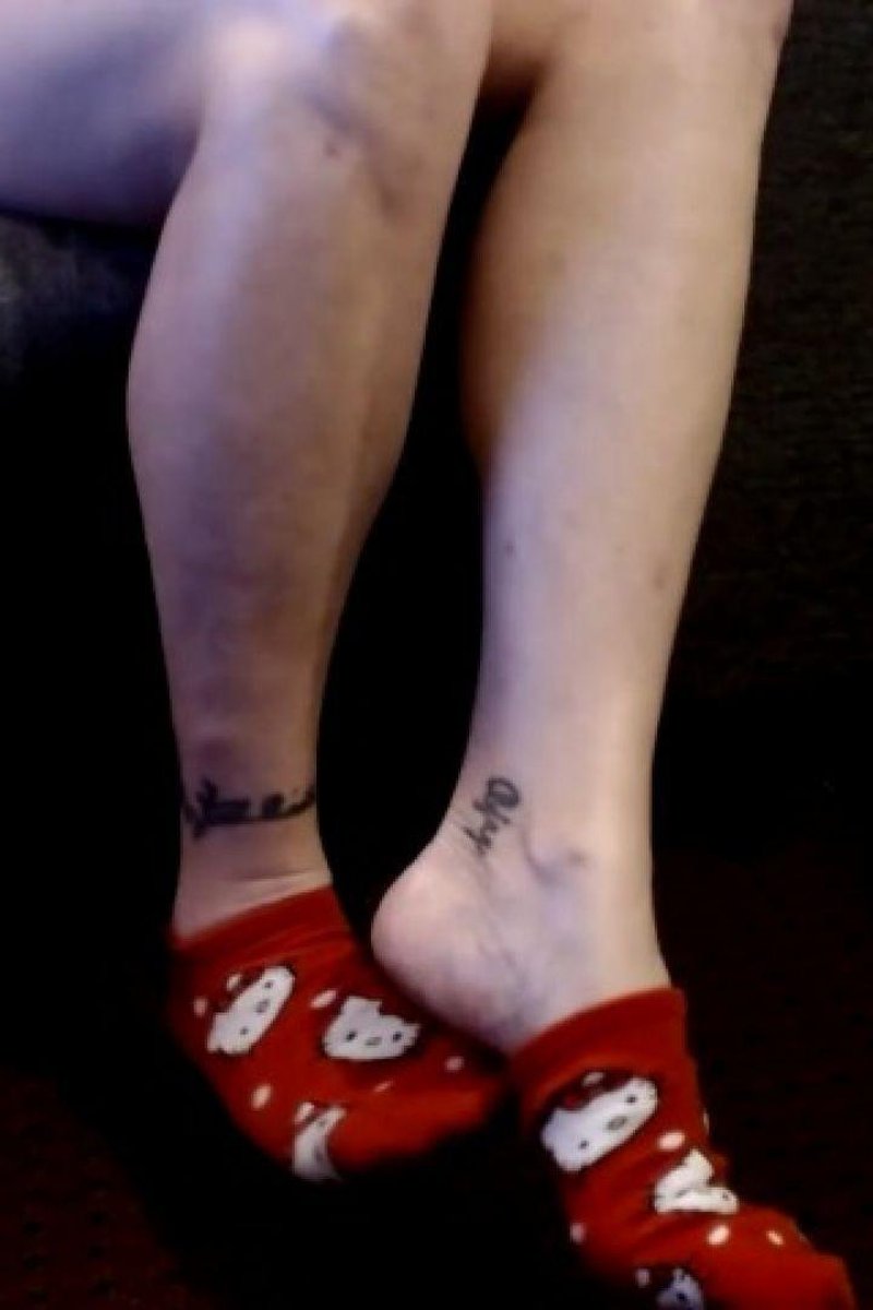 Red Ankle Socks - Screenshot 1 of 4 - Foot Fetish