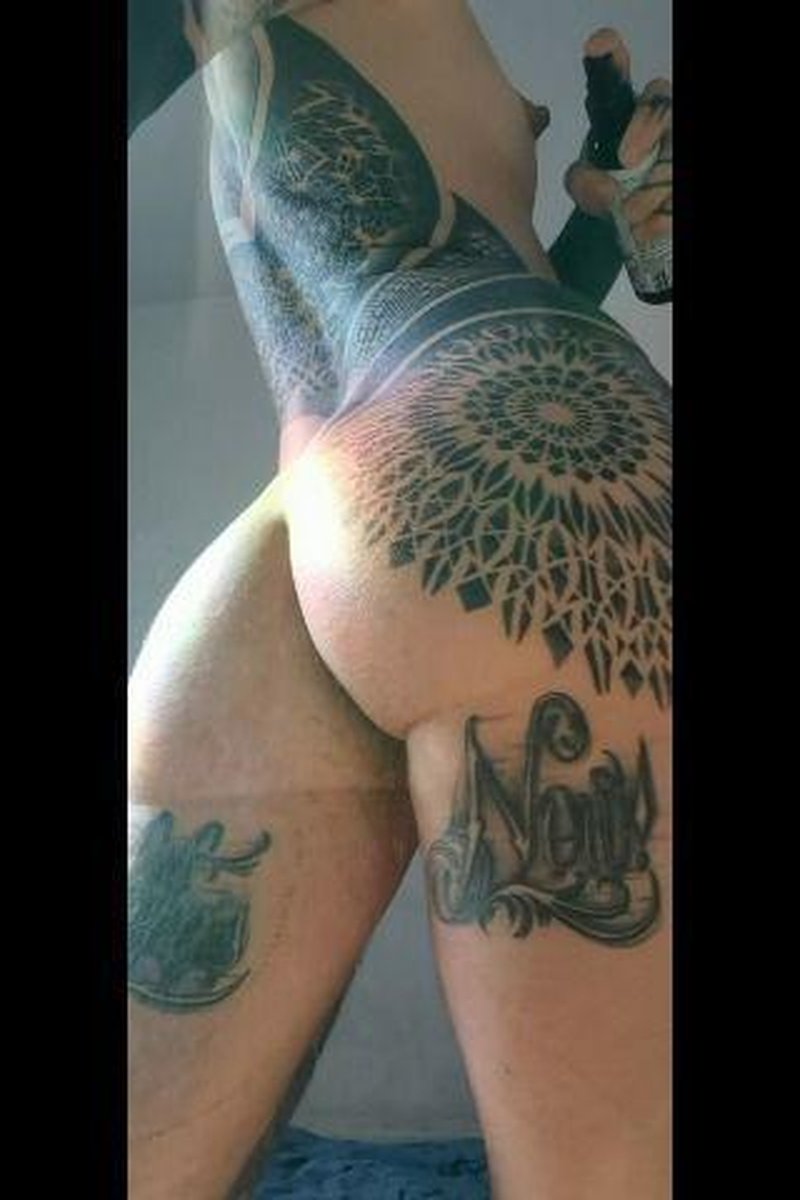 Oil And Anal Plug Masturbation - Screenshot 1 of 4 - Anal Masturbation