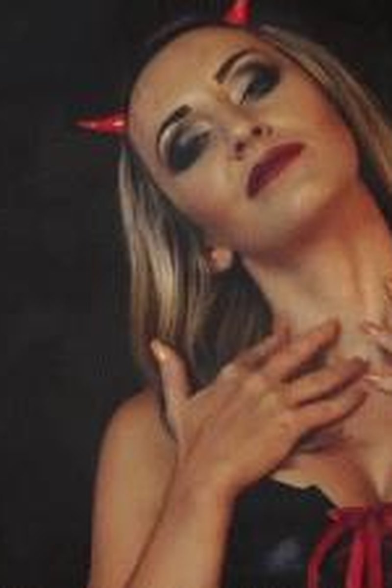 Halloween Loserporn: Between Heaven And Hell - Screenshot 1 of 4 - Ass Worship