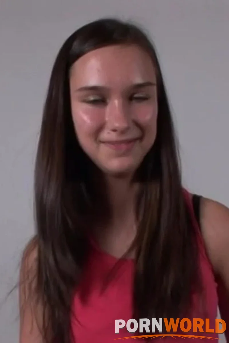 Workin the Camera Into a Frenzy! - Screenshot 1 of 4 - Brown Hair
