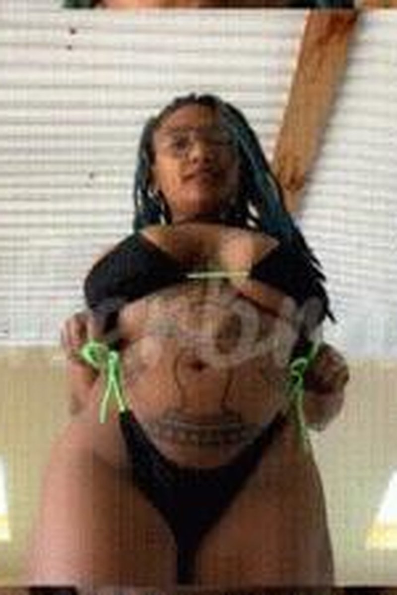 Belly Button Mind Control - Screenshot 1 of 4 - BDSM