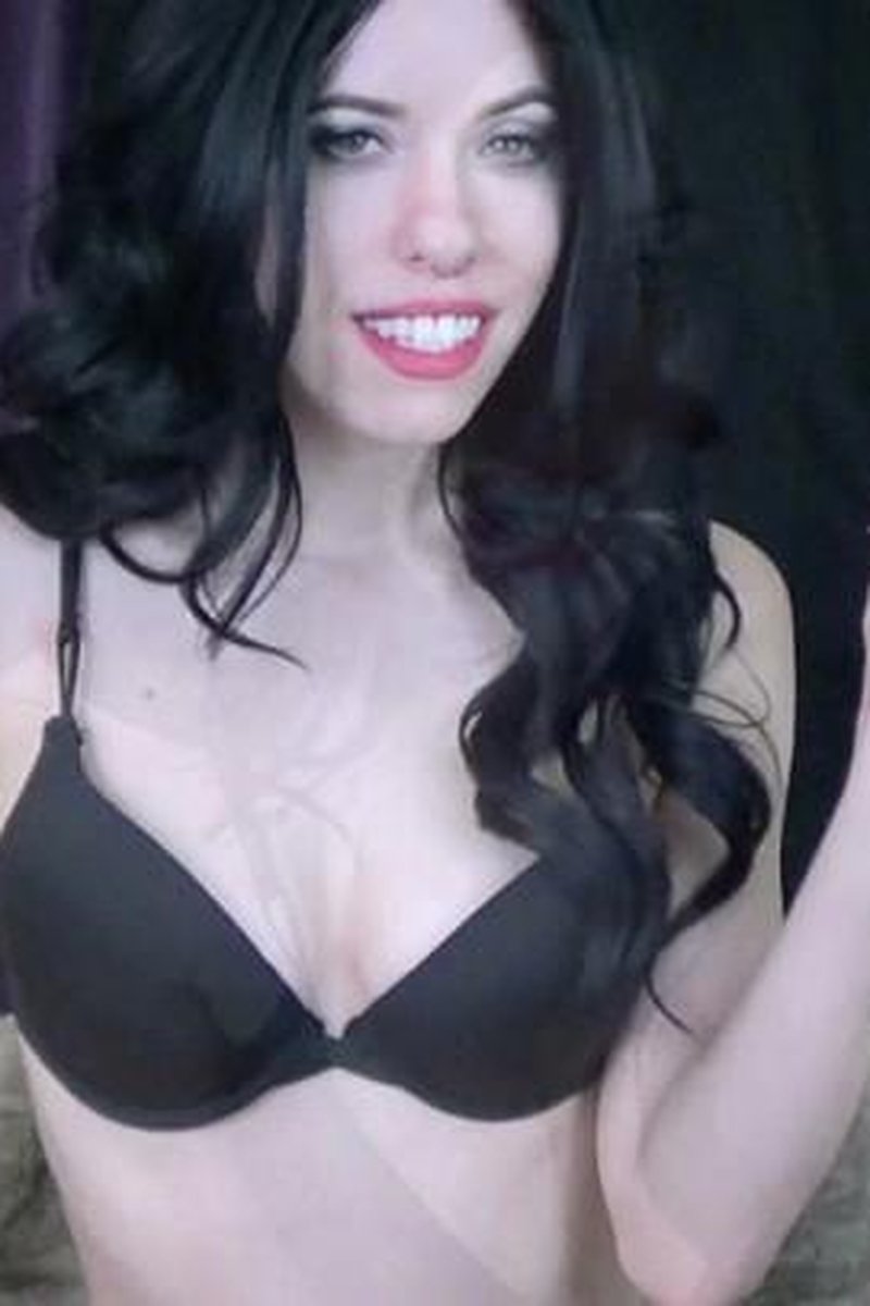 Tiny Little Inchworm - Screenshot 1 of 4 - Femdom