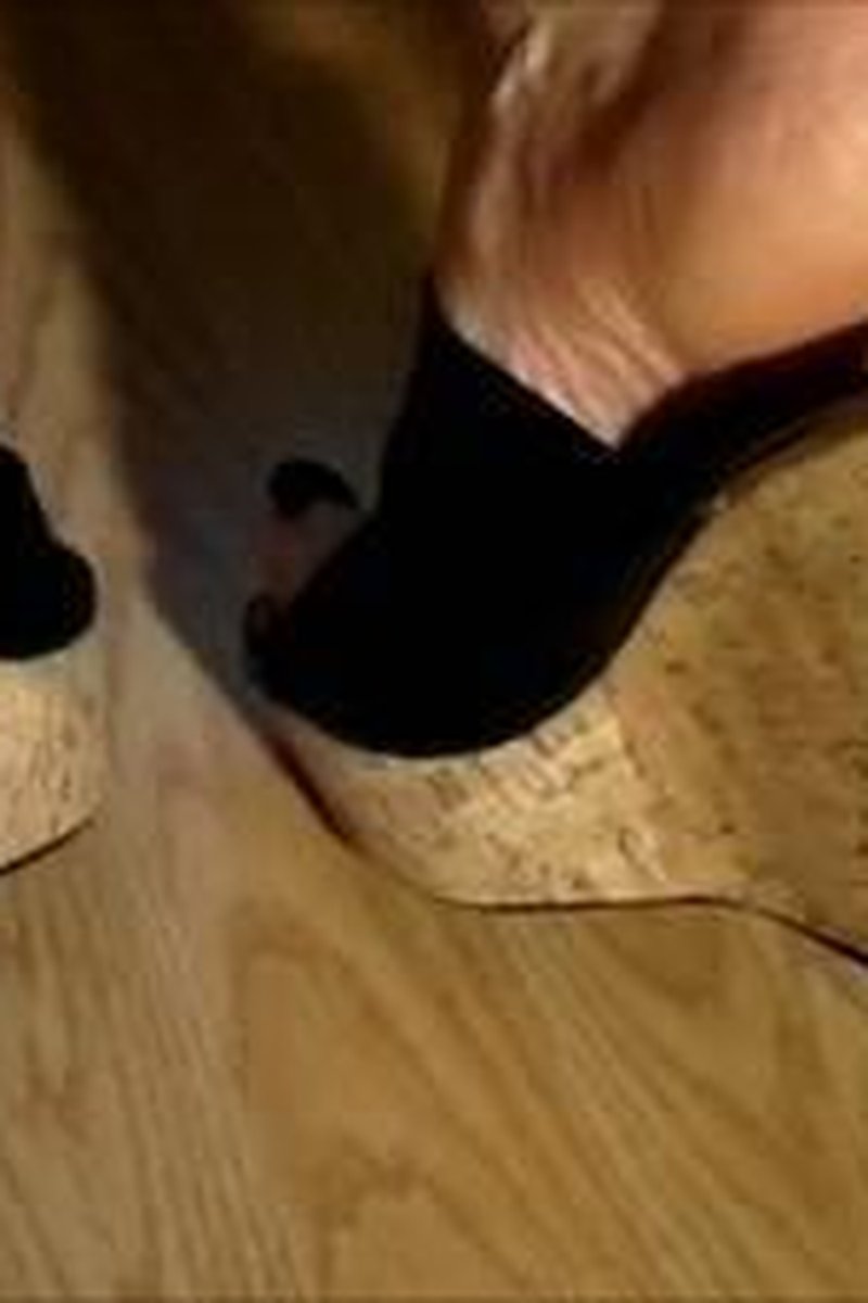 Wedge Heels - Screenshot 1 of 4 - Dangling