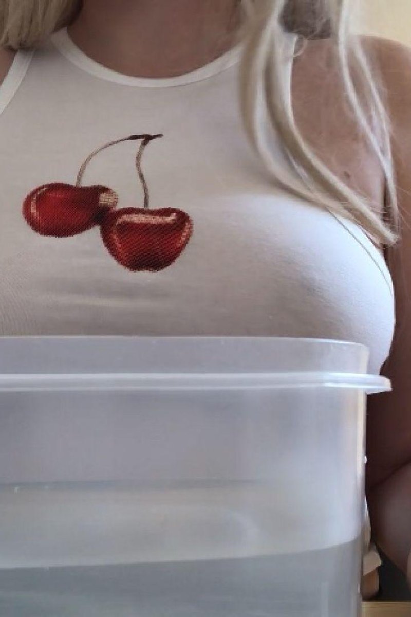 Pruney Fingers Experiment - Screenshot 1 of 4 - Big Tits