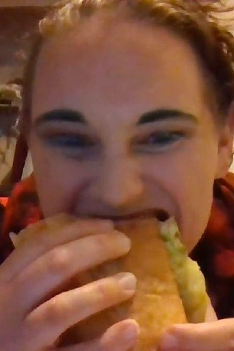 Live Eating - Screenshot 1 of 4 - BBW