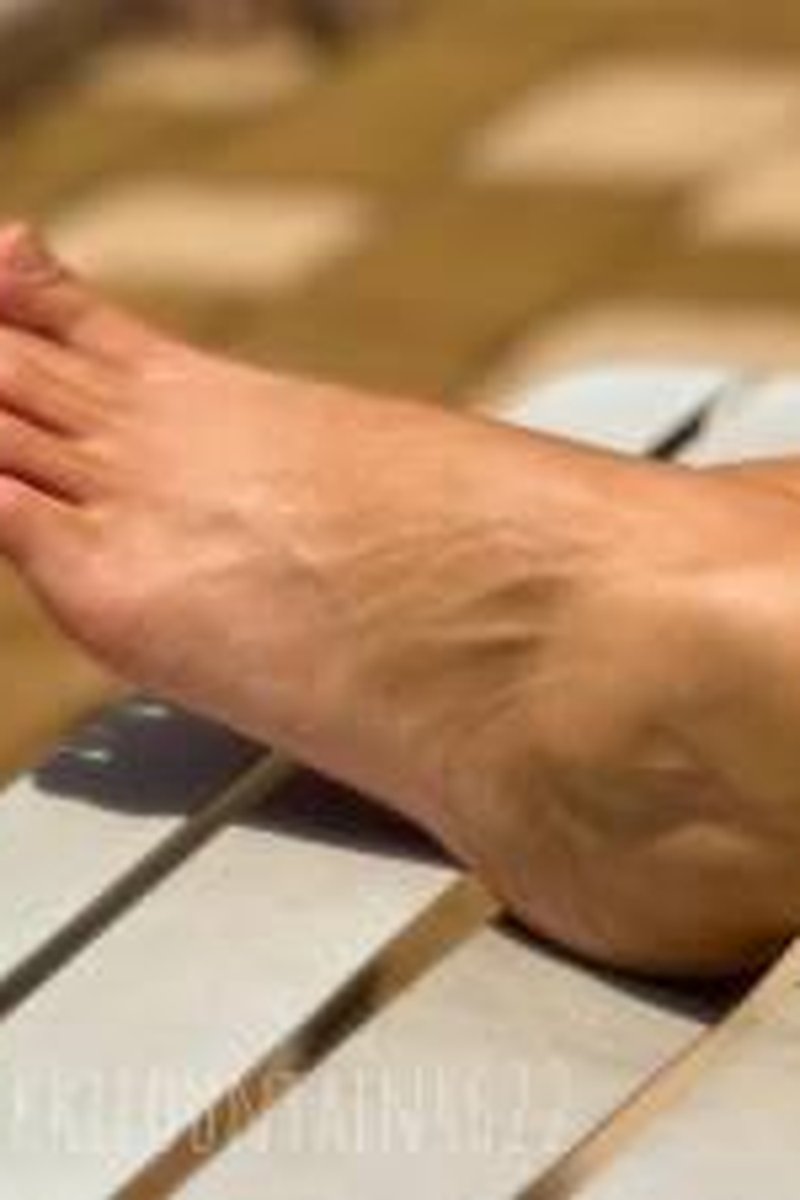 Pool Feet - Screenshot 1 of 4 - Foot Fetish