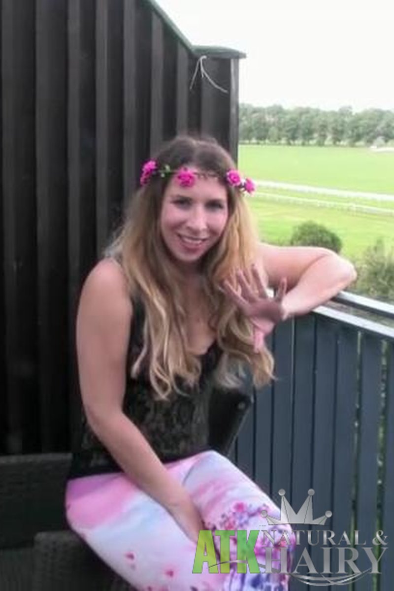 Mariah - Interview - Screenshot 1 of 4 - Blonde Hair (Female)