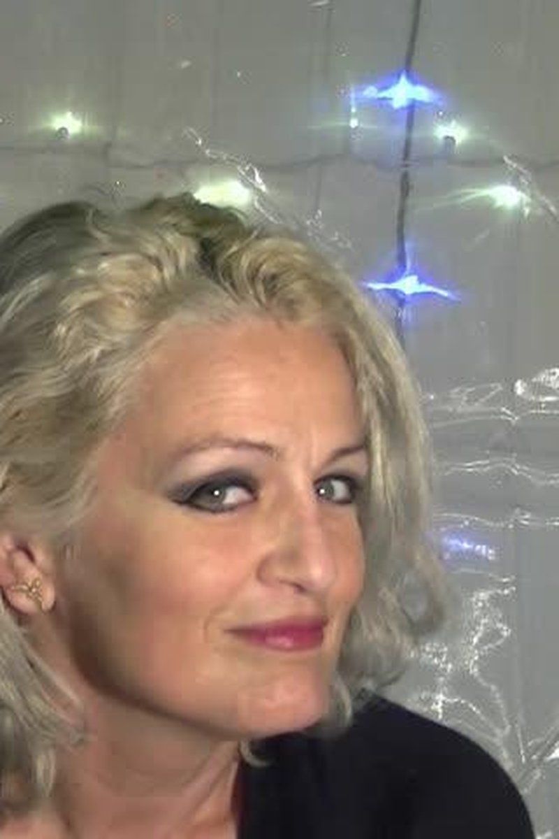 Multi Orgasmic Cougar Bombshell - Screenshot 1 of 4 - Curvy