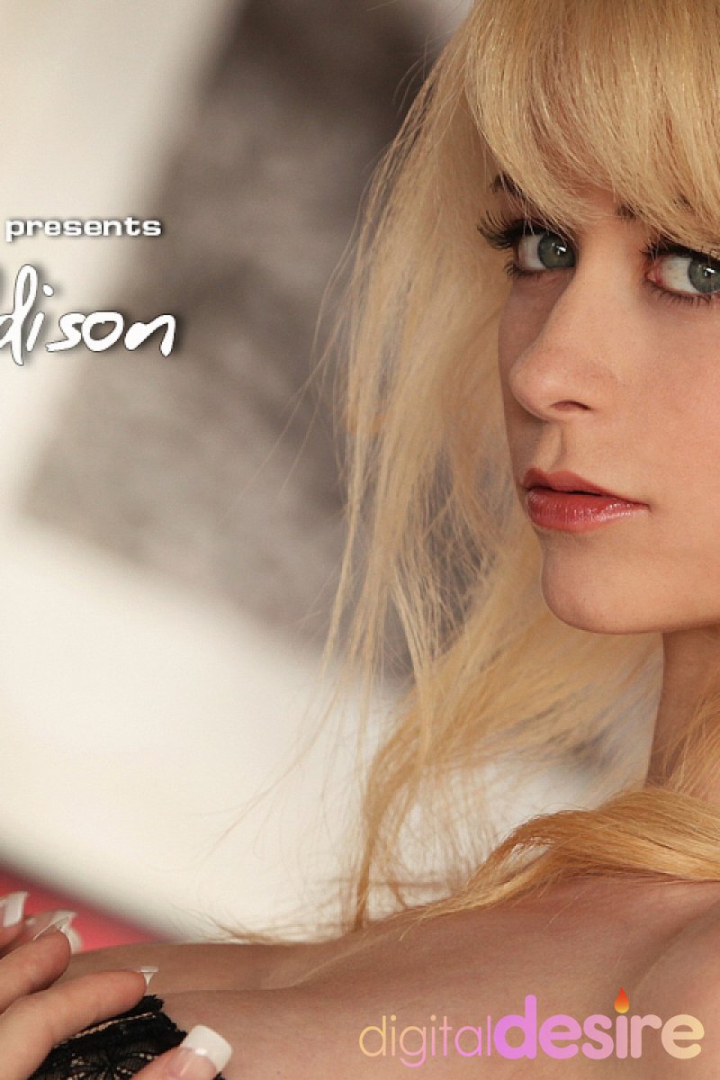 Emily Addison - Screenshot 1 of 4 - Blond Hair