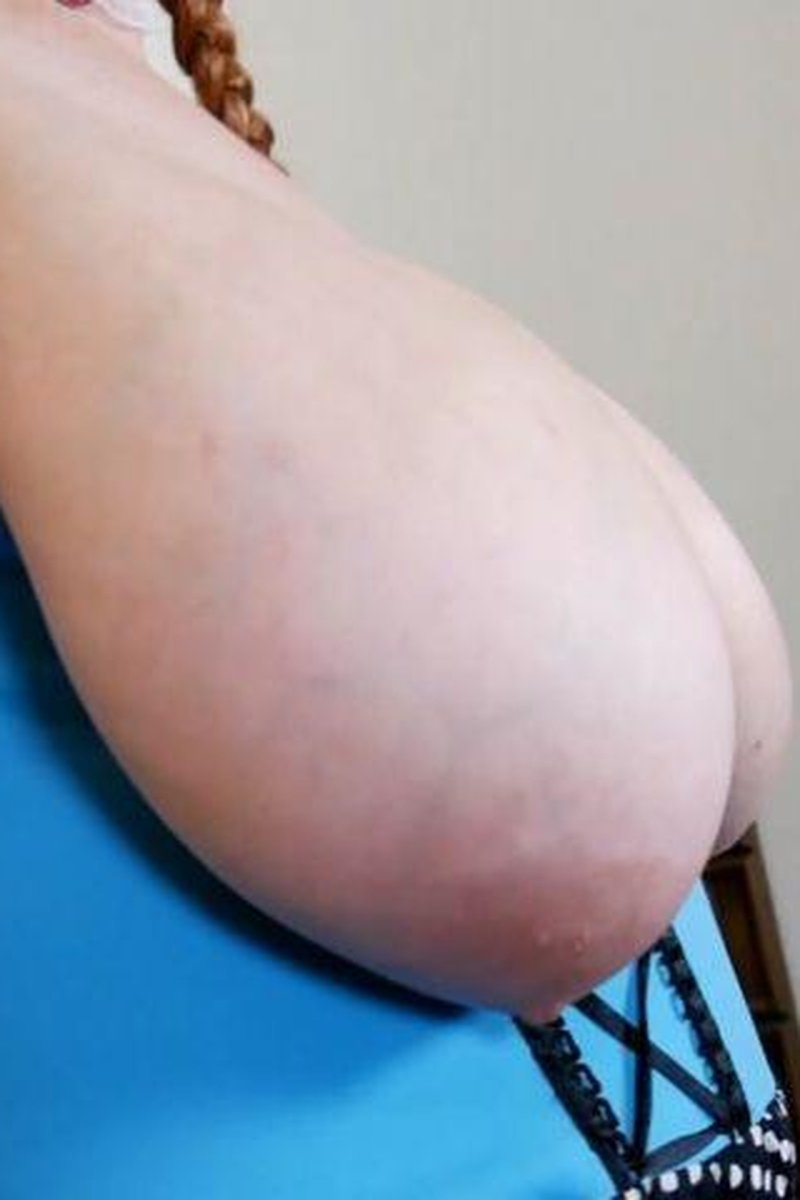 Big Breasts Barmaid - Screenshot 1 of 4 - BBW