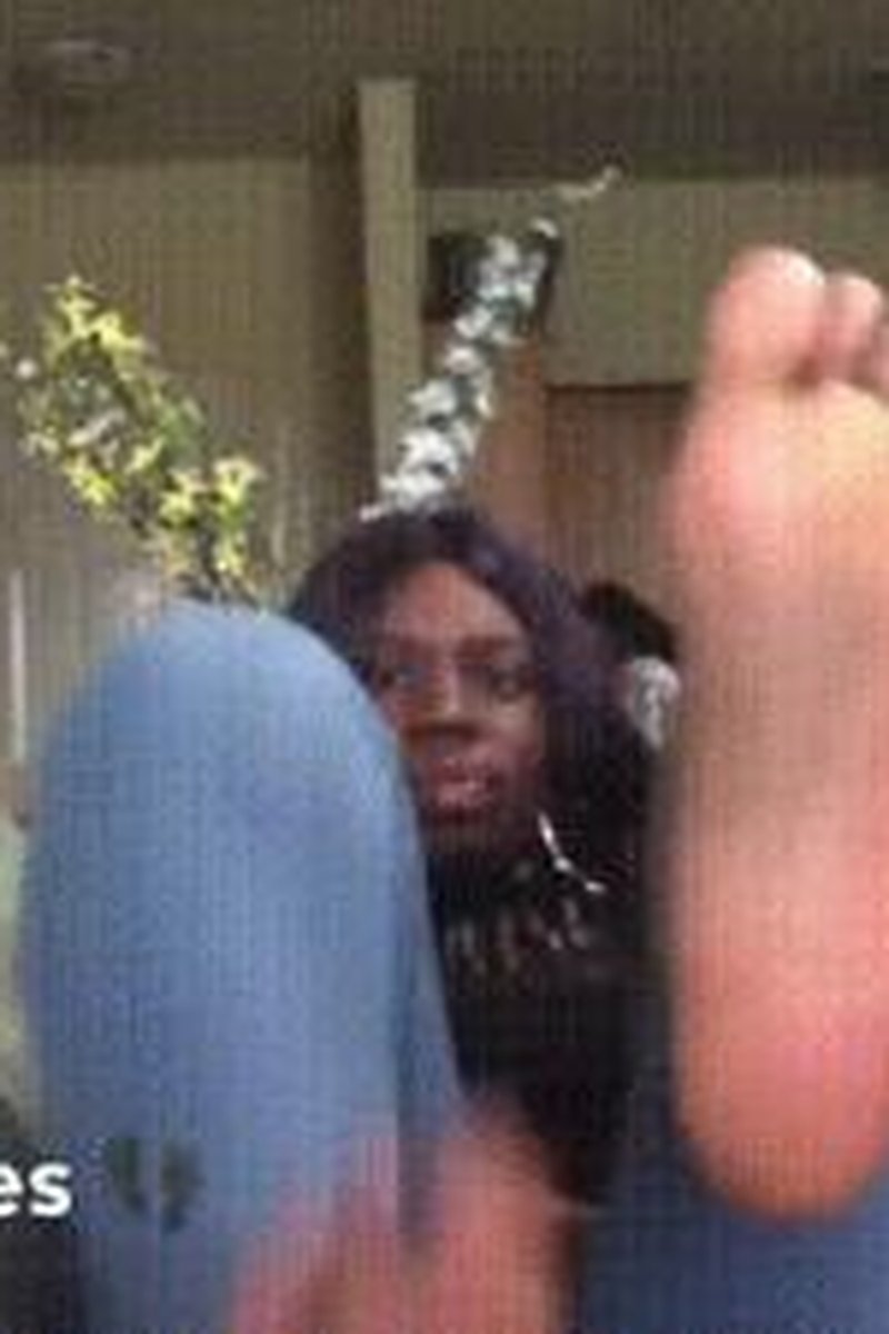 Sole Scrunch - Screenshot 1 of 4 - Foot Fetish