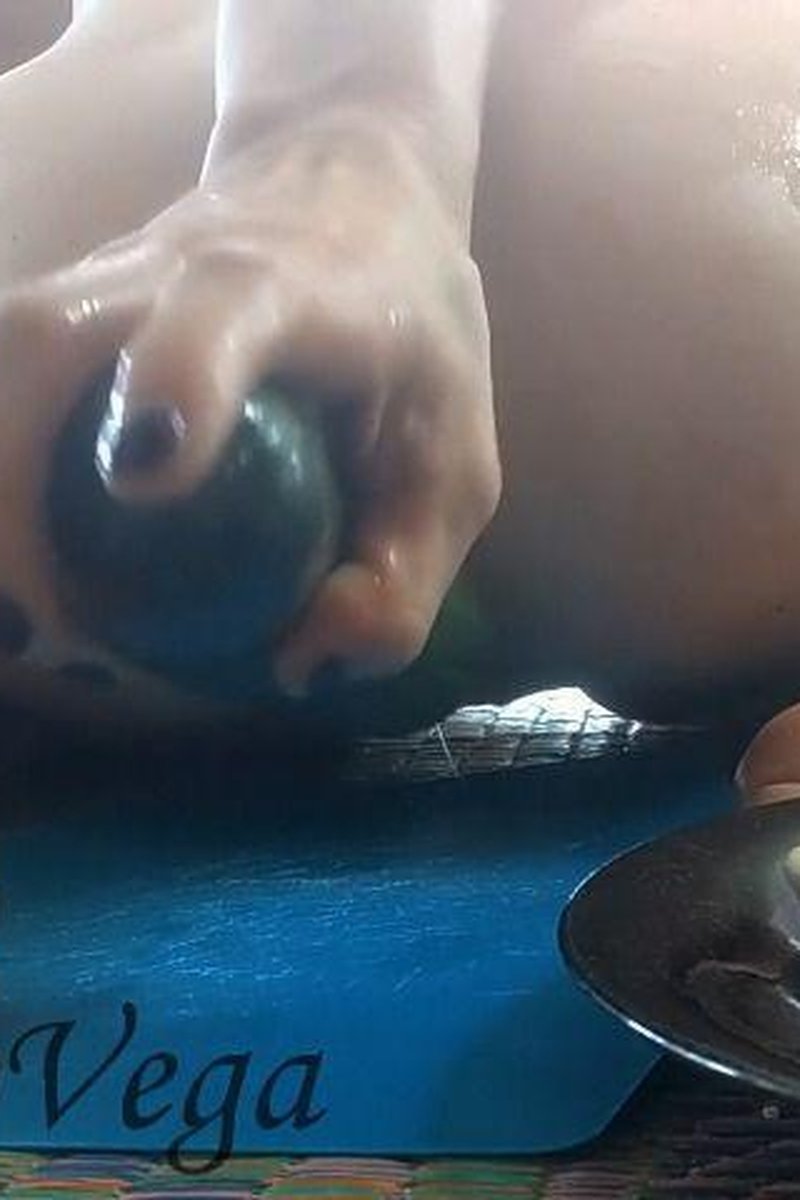 Ass Eating Vegetable Fuck - Screenshot 1 of 4 - Anal