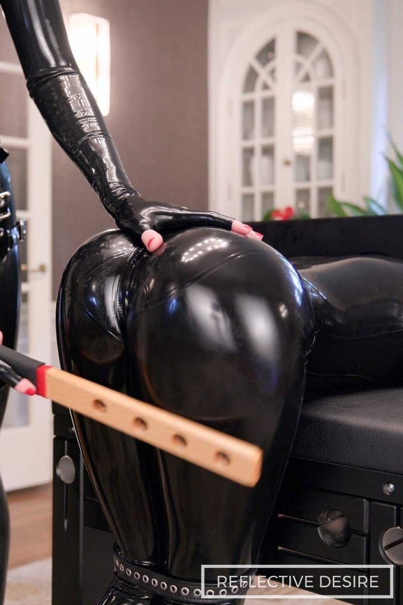 Pilloried - Screenshot 1 of 4 - BDSM