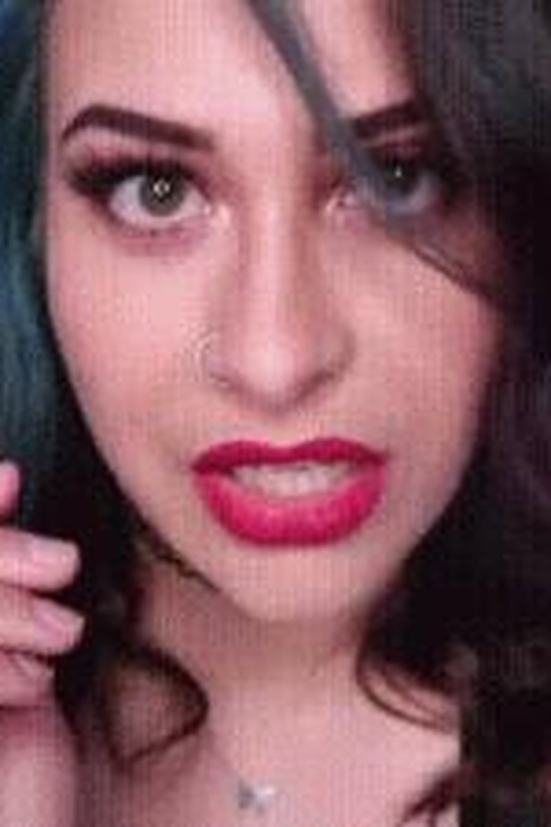 Smoking - Screenshot 1 of 4 - Brown Hair