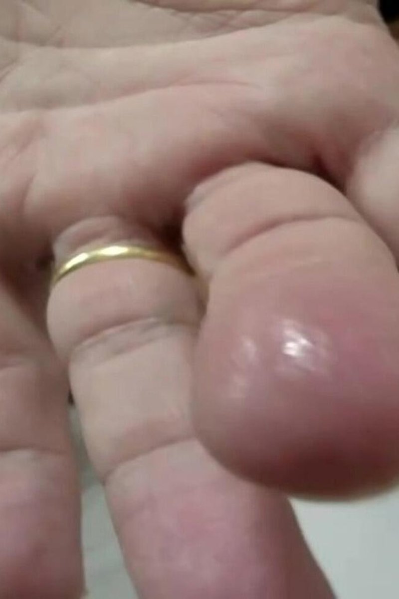 I'm Married But I Suck Everyone's Dick - Screenshot 1 of 4 - Amateur
