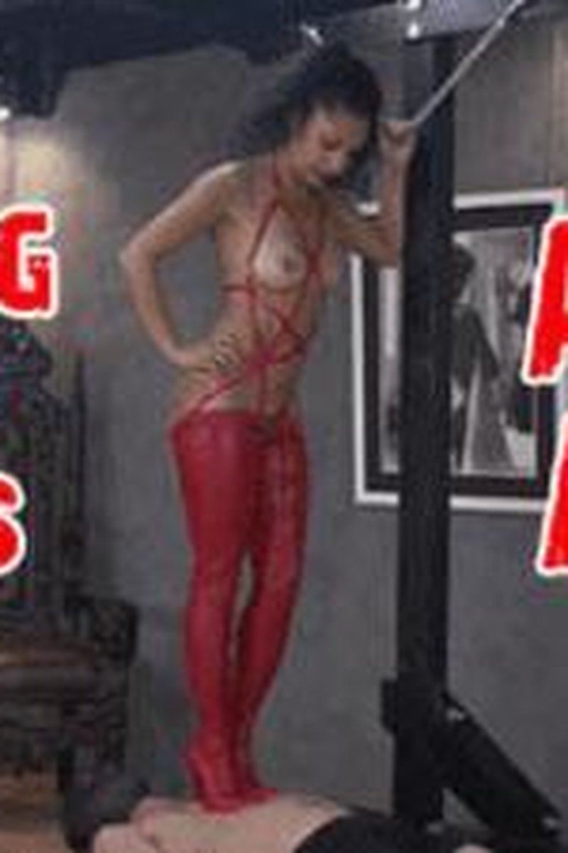 Red Boot Agony - Screenshot 1 of 4 - BDSM