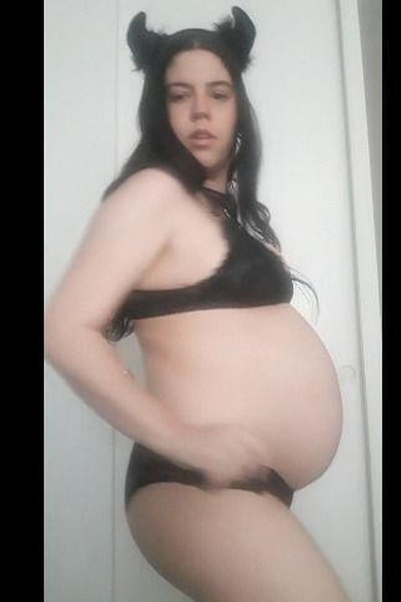 Third Trimester Striptease - Screenshot 1 of 4 - Belly Fetish