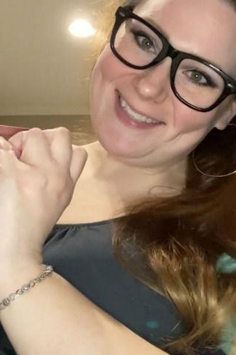 Gold Nails - Screenshot 1 of 4 - BBW