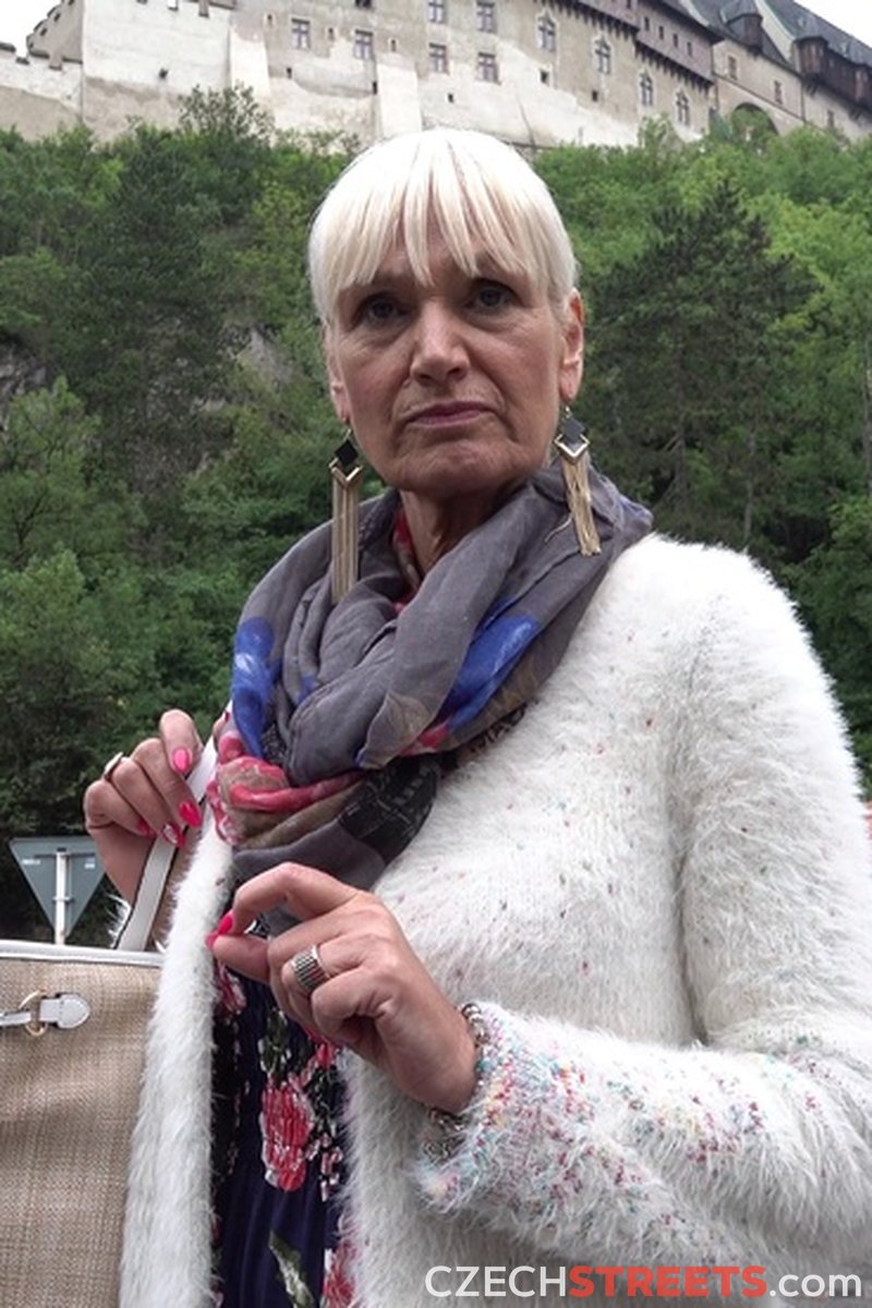 Tour-Guide From Karlstejn - Screenshot 1 of 4 - Blond Hair