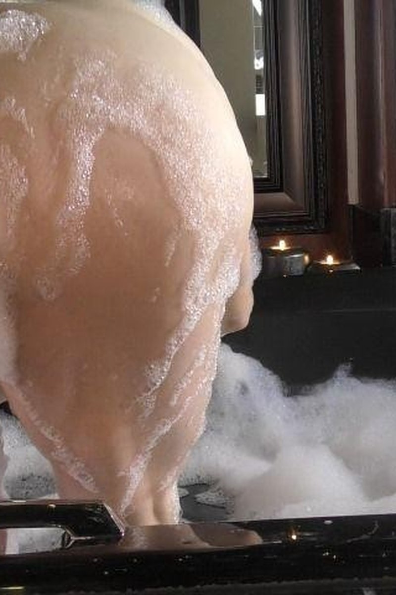 Jacuzzi Pig Hole - Screenshot 1 of 4 - Anal Masturbation