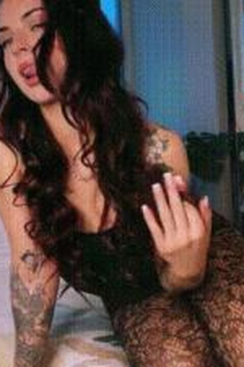 Cherry Addicted - Screenshot 1 of 4 - Body Worship