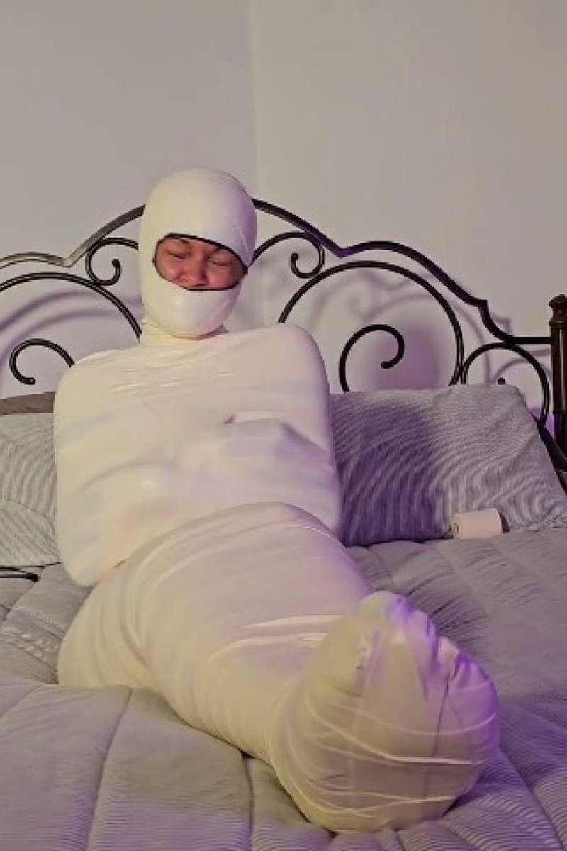 Ghostly Mummification - Screenshot 1 of 4 - Black
