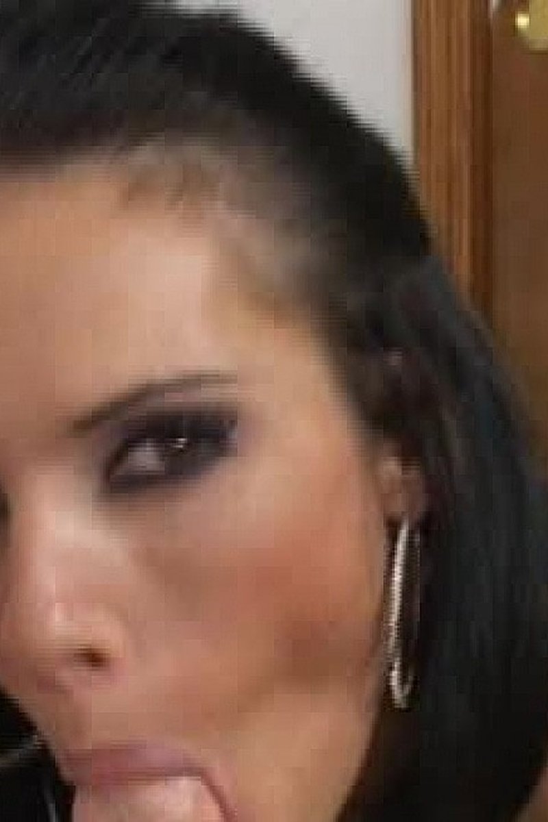 Jennifer Dark - Screenshot 1 of 4
