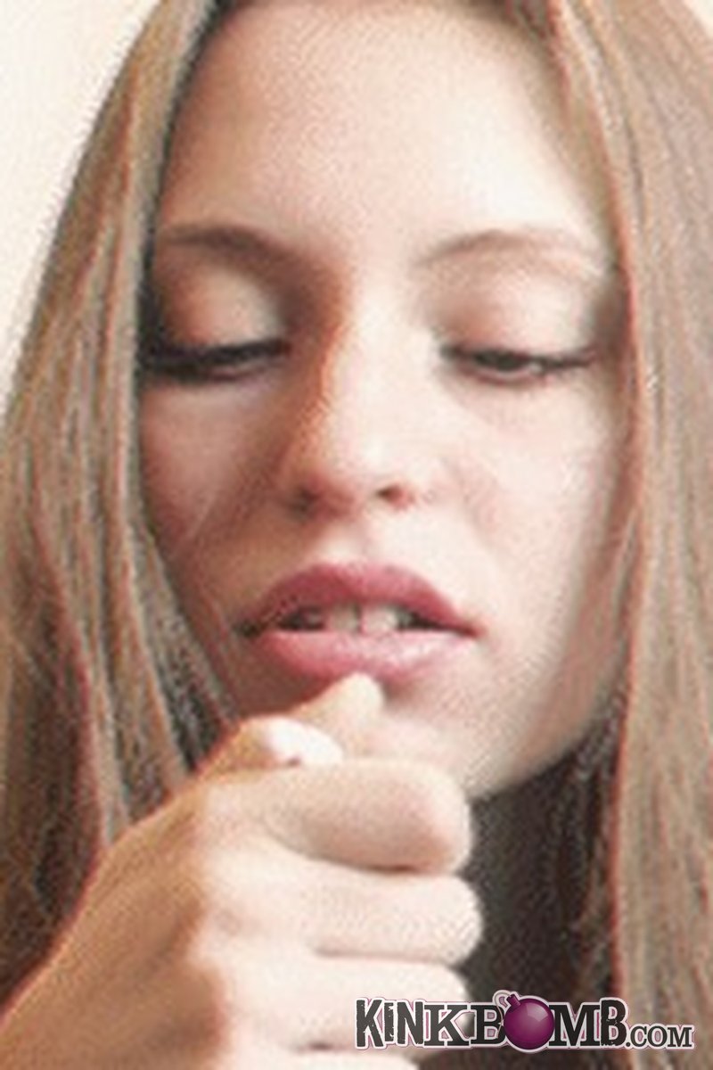 Python Ladies: Squeezed ! 2 - Screenshot 1 of 4 - Femdom