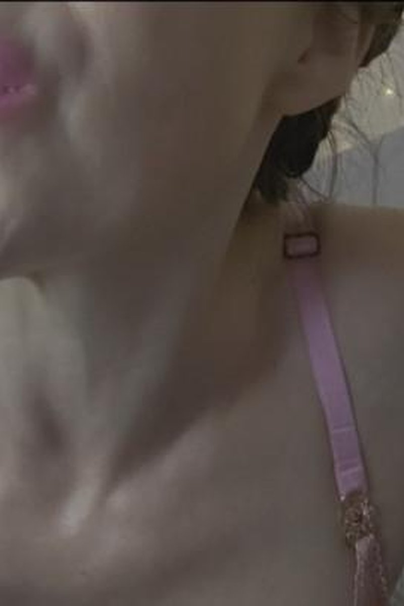 All About Lips - Screenshot 1 of 4 - Babes