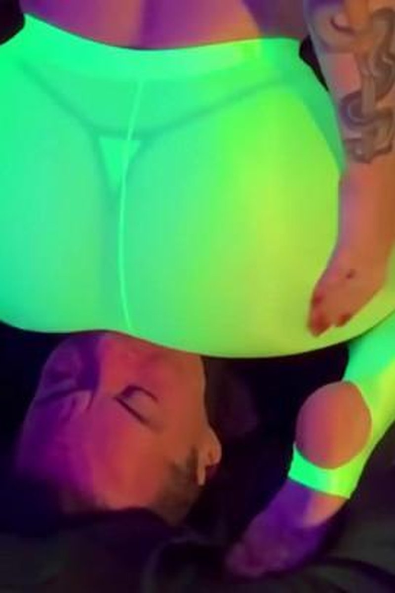 Glow Thrust - Screenshot 1 of 4 - Ass Fetish