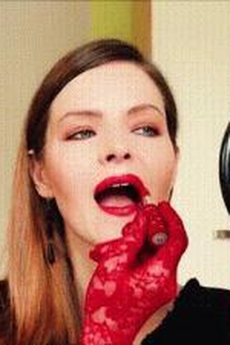 Red Lips, Hard Dick - Screenshot 1 of 4 - Beautiful