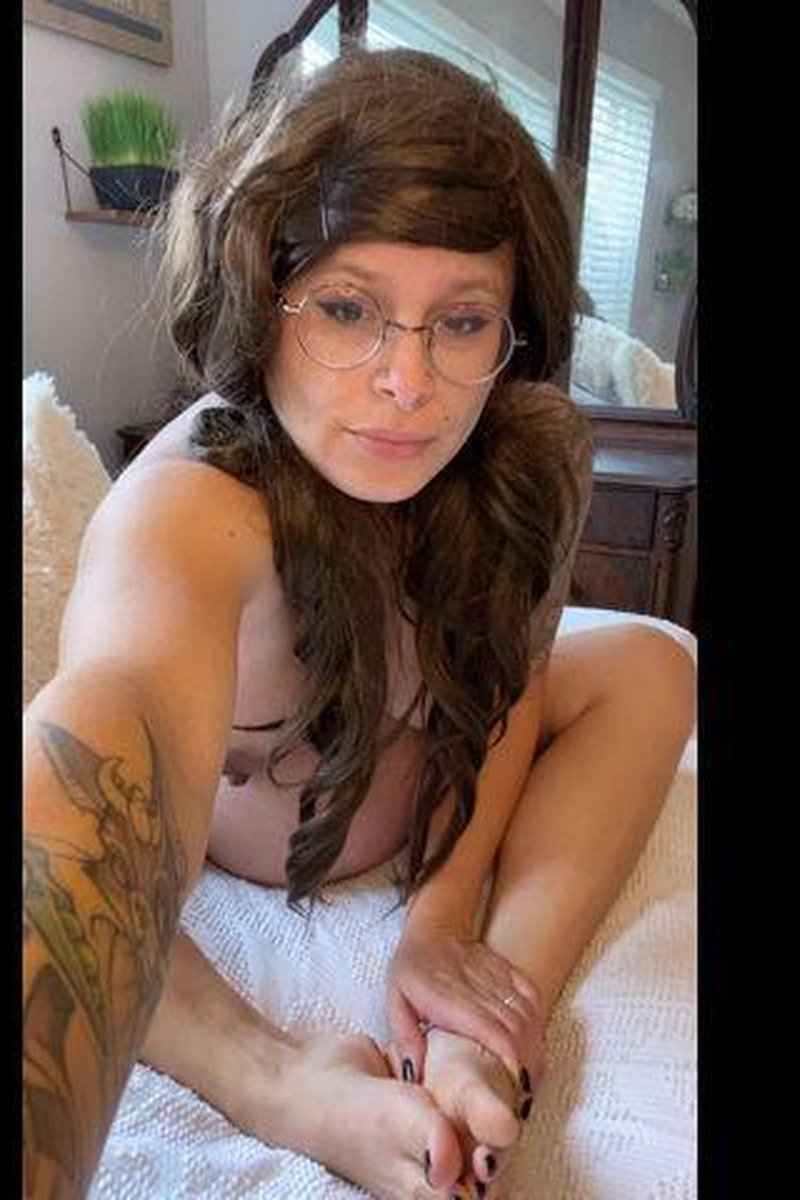 Lonely MILF Wants You - Screenshot 1 of 4 - Fantasy