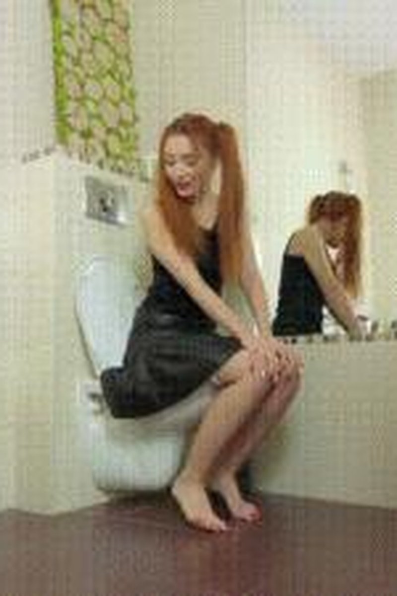TP-iwantclipspolishmistress-helena-short-toilet-polish-language-4096x2304-4k