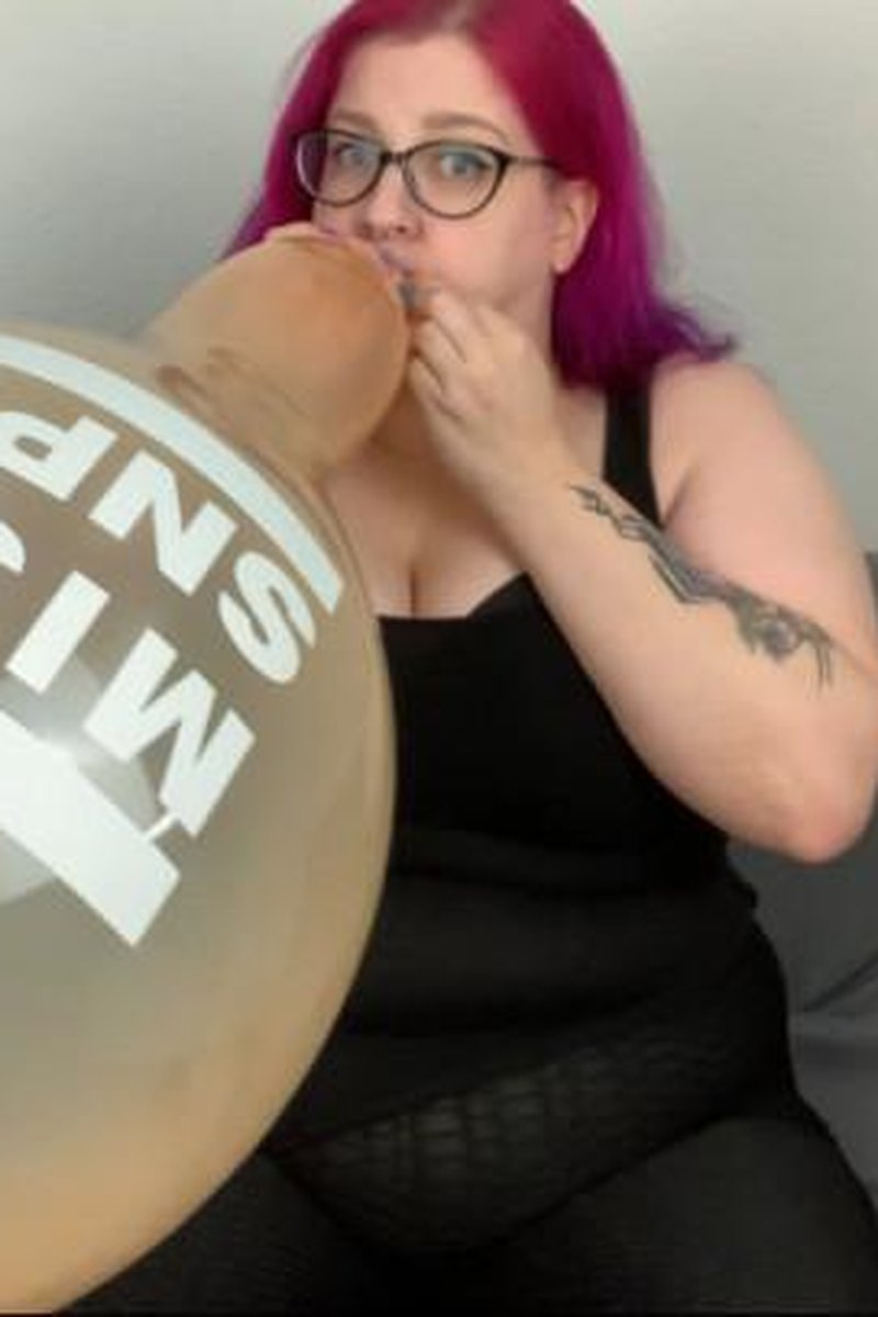 Blow To Pop: Miss Snapback Balloons - Screenshot 1 of 4 - BBW