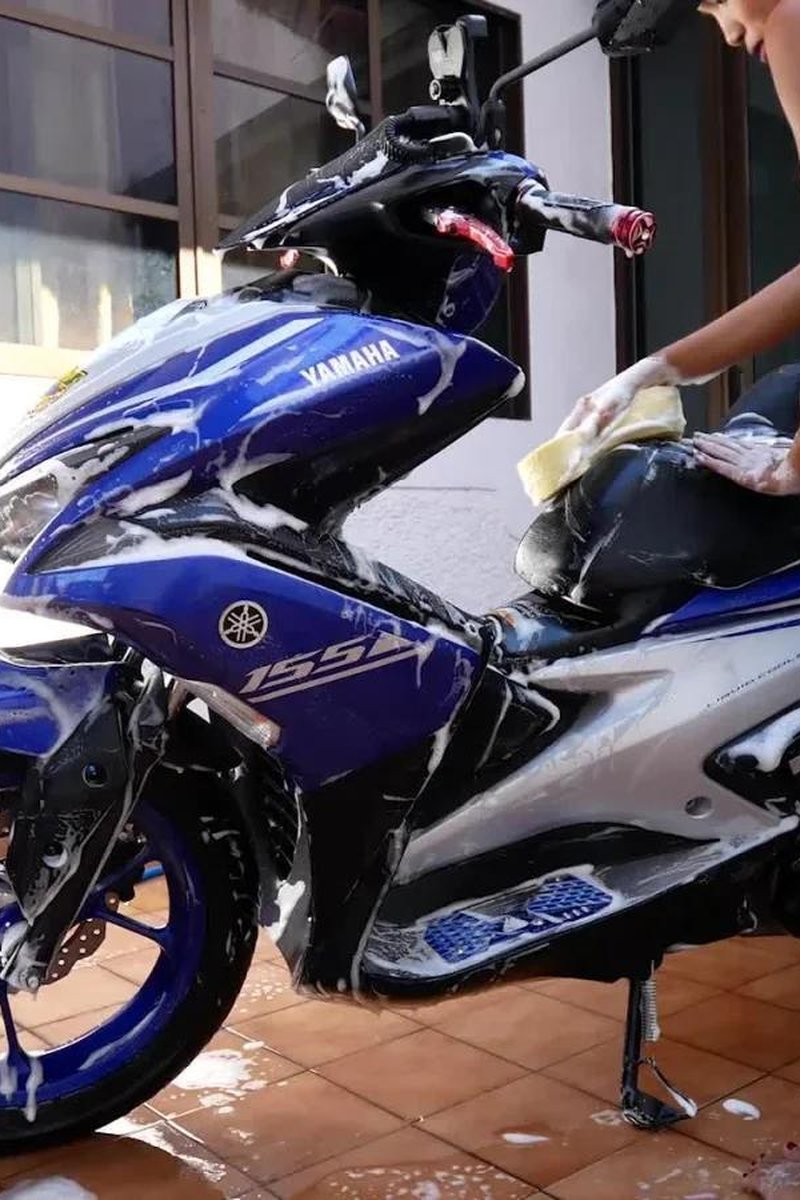ThaiSwinger – Pornotravel Monthly Ep. 104 – Motorbike Wash Creampie 4k