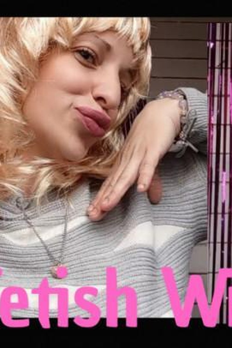 Trying On Wigs - Screenshot 1 of 4 - Brushinghair