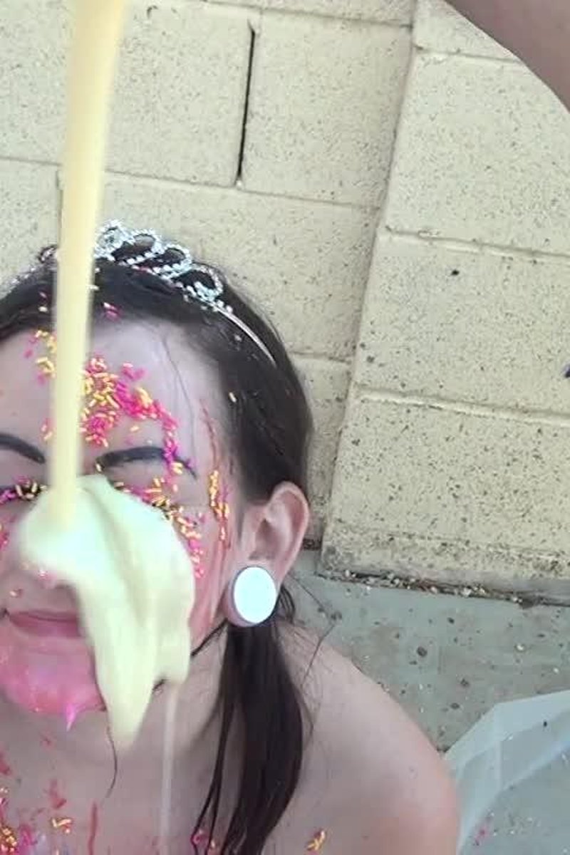 Circus Cookie Princess - Screenshot 1 of 4 - Big Tits