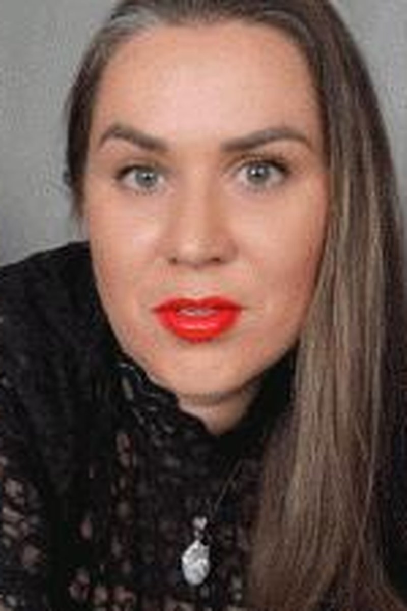 Total Surrender - Screenshot 1 of 4 - Captive