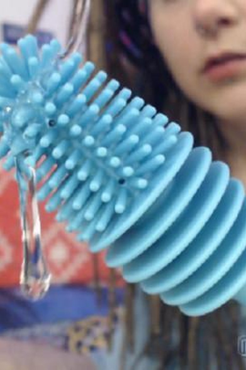 Odd Insertions Bottle Brush - Screenshot 1 of 4 - Close Up