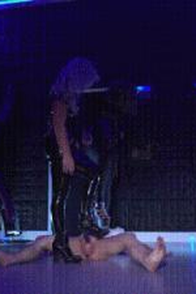 Big Ball Trampling - Screenshot 1 of 4 - BDSM