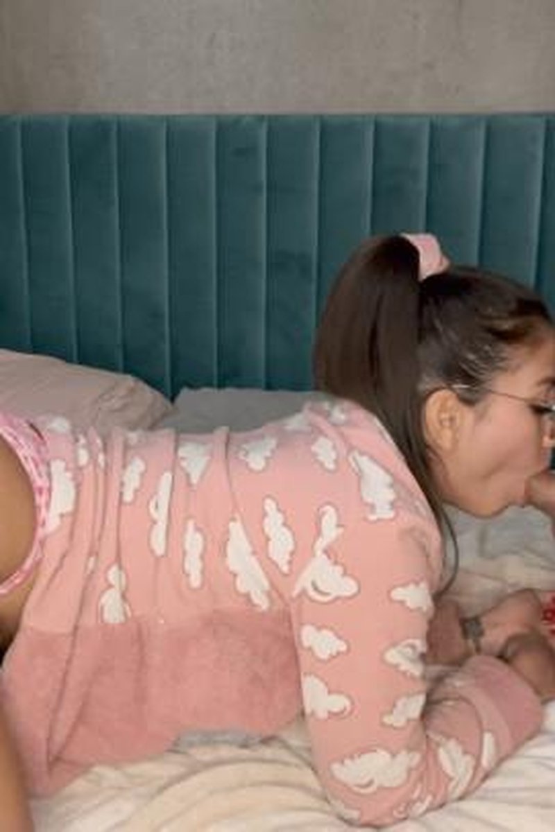 Step-Brother Cums In Virgin Step-Sister Mouth - Screenshot 1 of 4 - Amateur